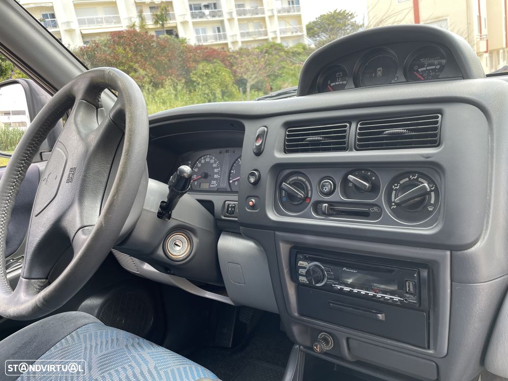 Mitsubishi Pajero Sport 2.5 TD GLS - 20