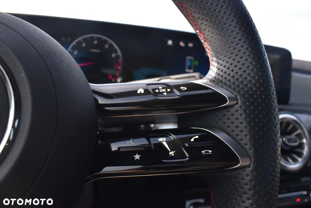 Mercedes-Benz CLA 200 7G-DCT - 25