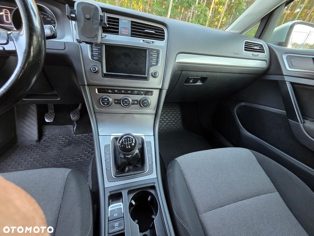 Volkswagen Golf 1.6 TDI BlueMotion Comfortline - 10