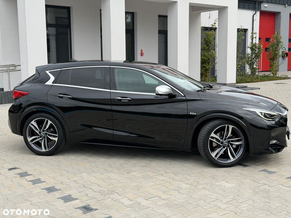 Infiniti Q30 2.0t DCT AWD Sport City Black - 4