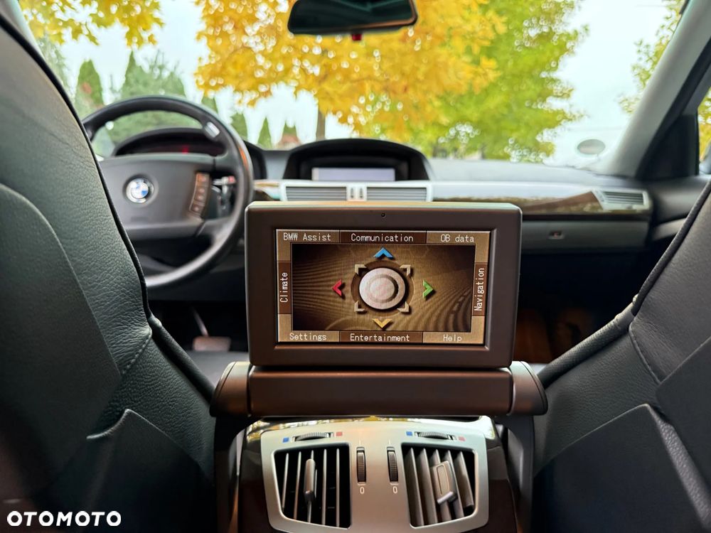 BMW Seria 7 750i L - 27