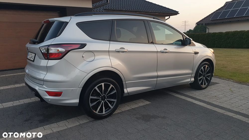 Ford Kuga 2.0 TDCi 2x4 ST-Line - 4