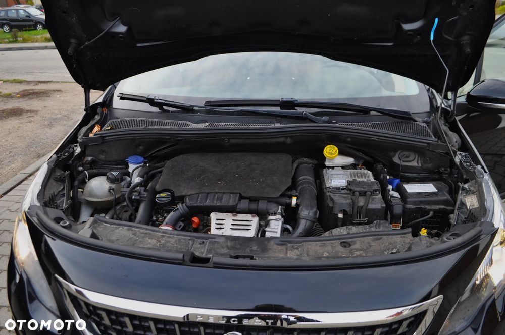 Peugeot 2008 1.2 Pure Tech Style S&S - 33