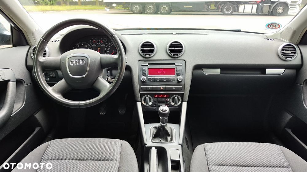 Audi A3 Sportback 1.6 Attraction - 27