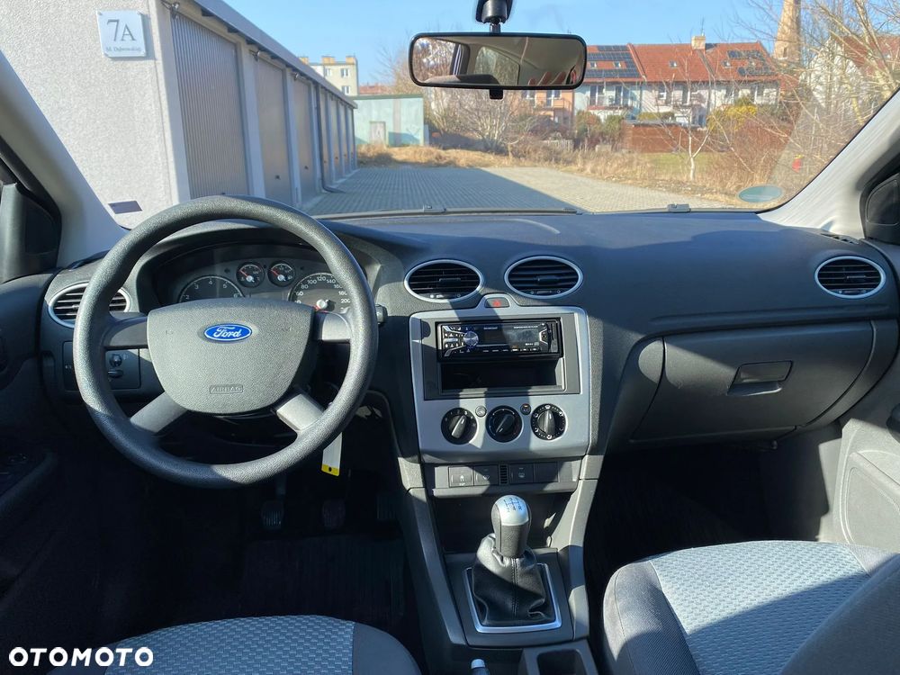 Ford Focus 1.4 16V Trend - 26