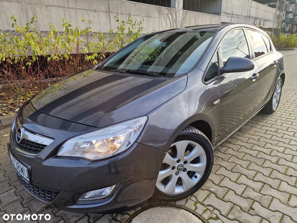 Opel Astra 1.7 CDTI DPF Design Edition - 1