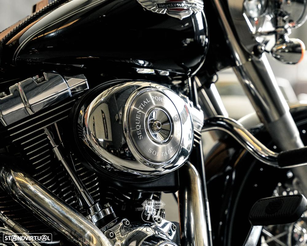 Harley-Davidson FLST Softail Deluxe - 14