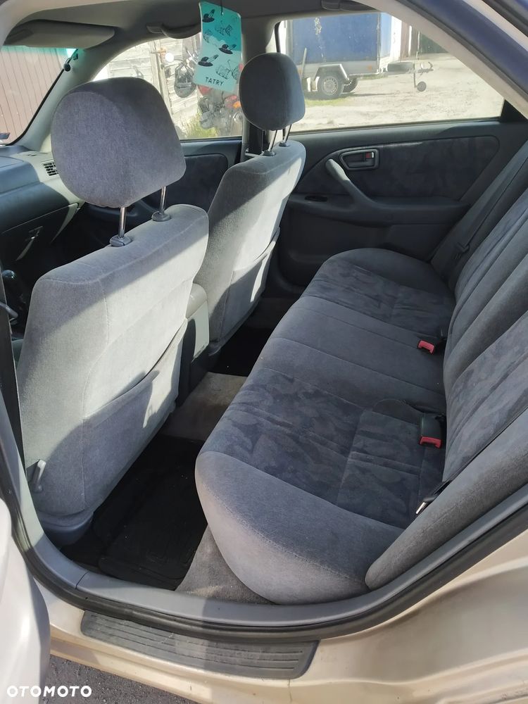 Toyota Camry 2.2 LE - 8