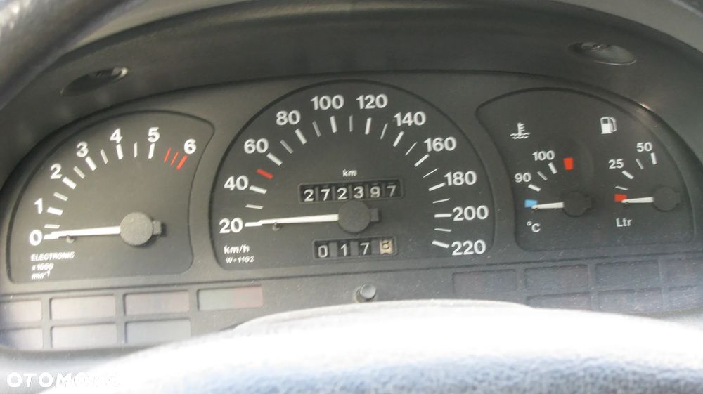 Opel Astra 1.7 TD - 12