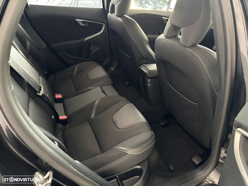 Volvo V40 2.0 D3 Momentum - 11