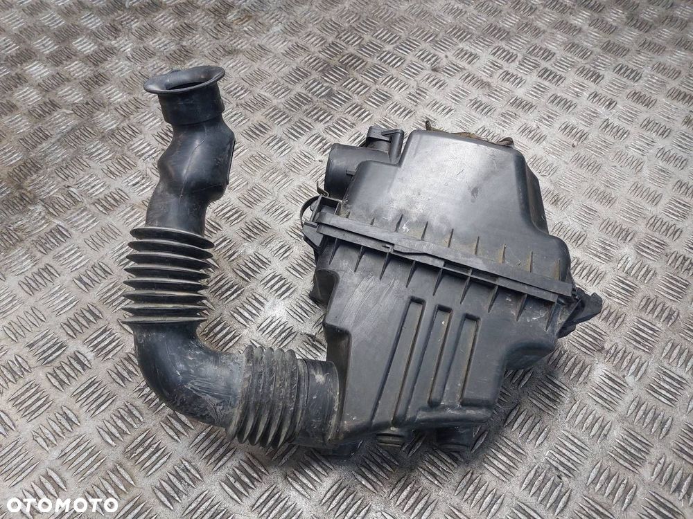 OBUDOWA FILTRA POWIETRZA + RURA DOLOT TOYOTA YARIS I 1.3 16V - 1
