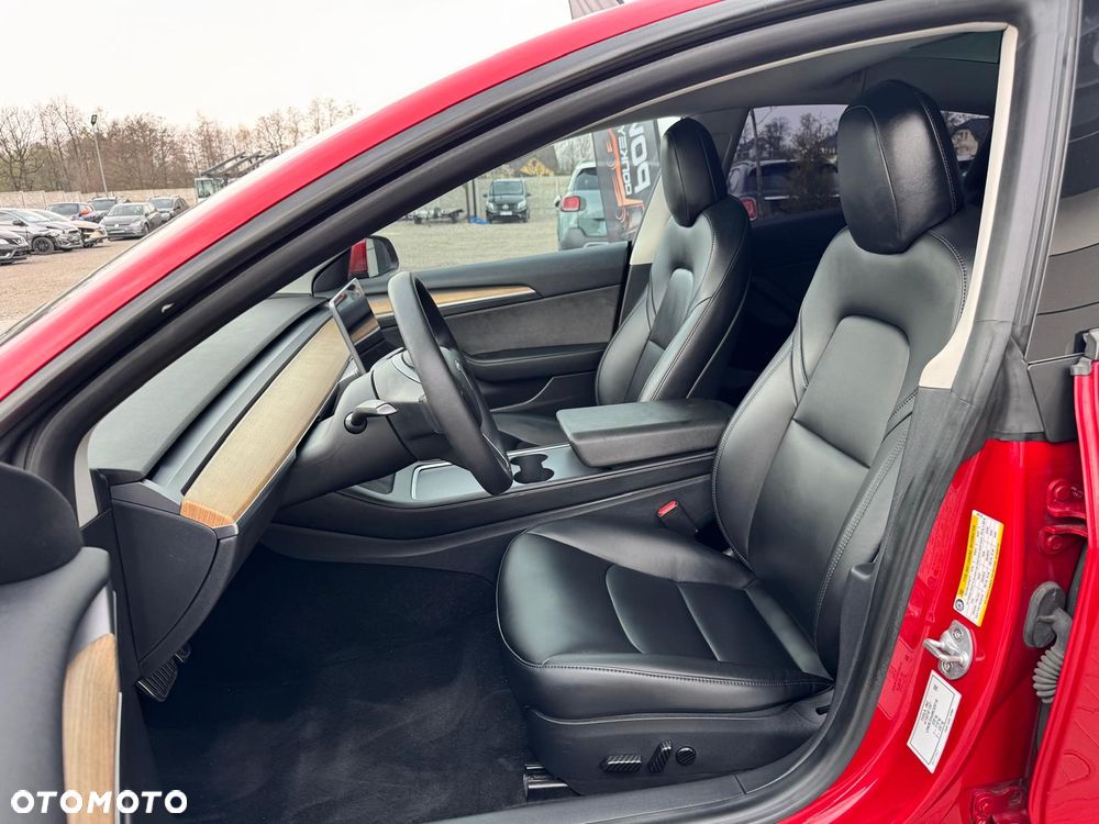 Tesla Model 3 - 25