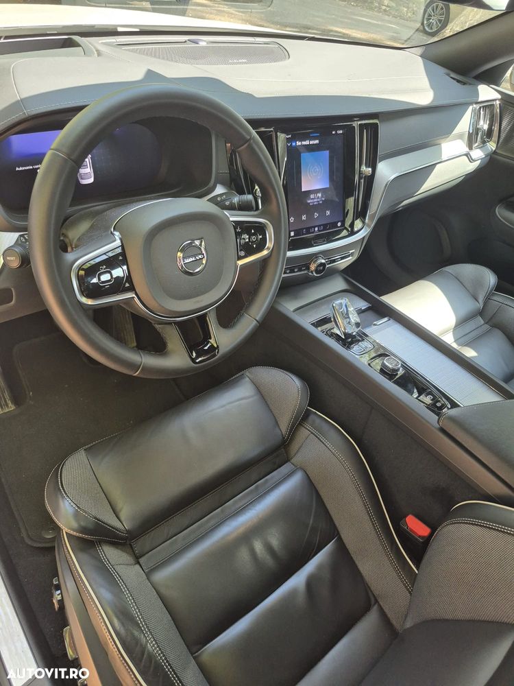 Volvo S60 B5 MHEV AT AWD Ultimate Dark - 11