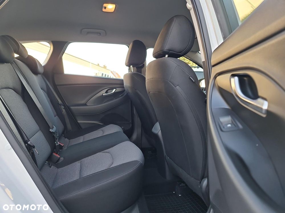 Hyundai i30 1.5 DPI Classic + - 26