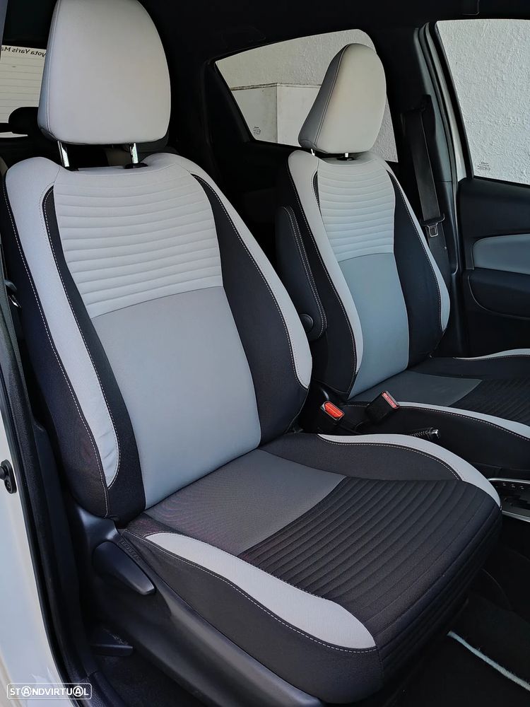 Toyota Yaris 1.5 HSD Comfort +P.Style+P.Techno — fotografia 32