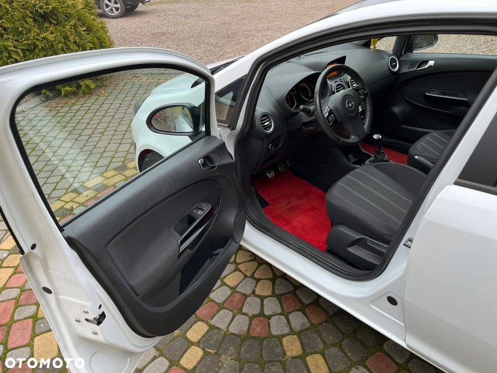Opel Corsa 1.4 16V Cosmo - 9