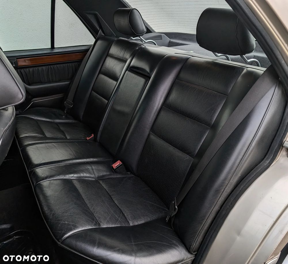 Mercedes-Benz 280 E - 16