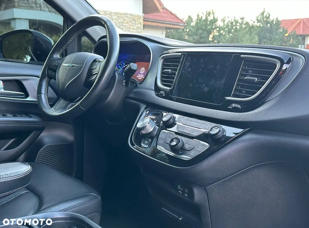 Chrysler Pacifica - 13
