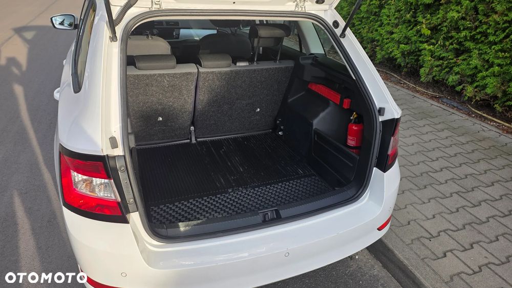 Skoda Fabia 1.0 Style Color - 11