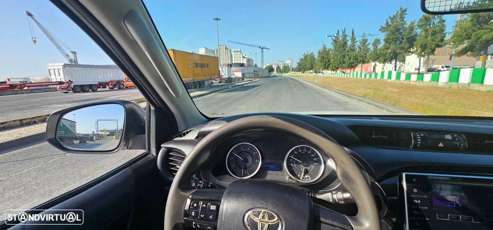 Toyota Hilux 2.4 D-4D 4WD CD CM - 24