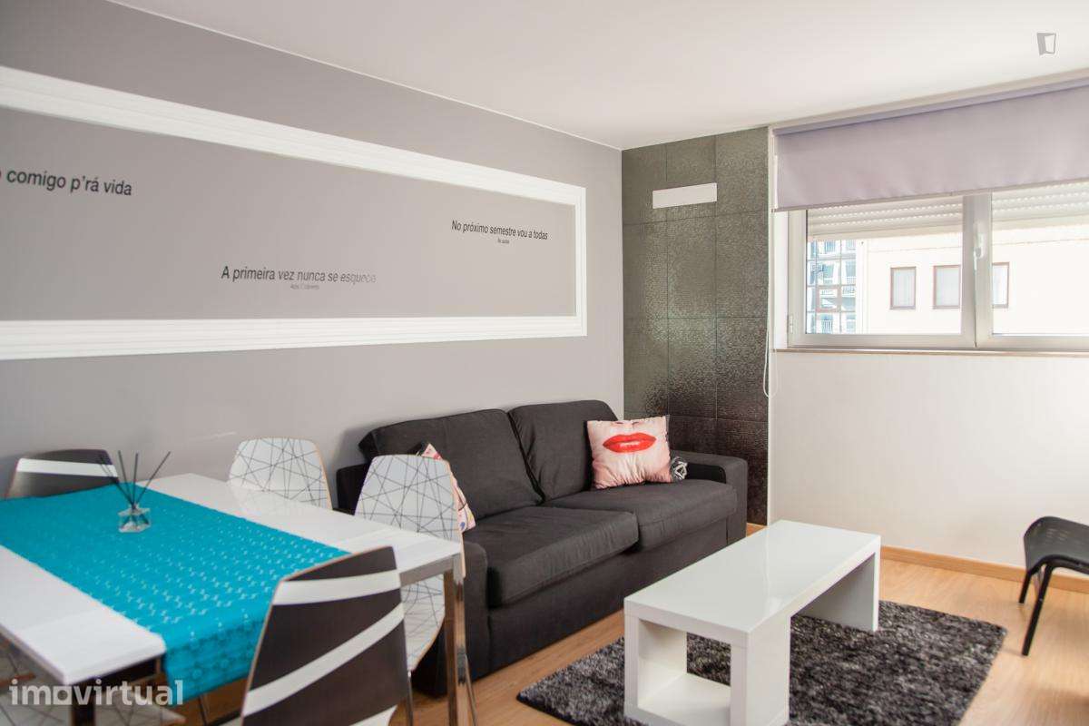 Quarto - localizado em Baixa Coimbra - Grande imagem: 4/25
