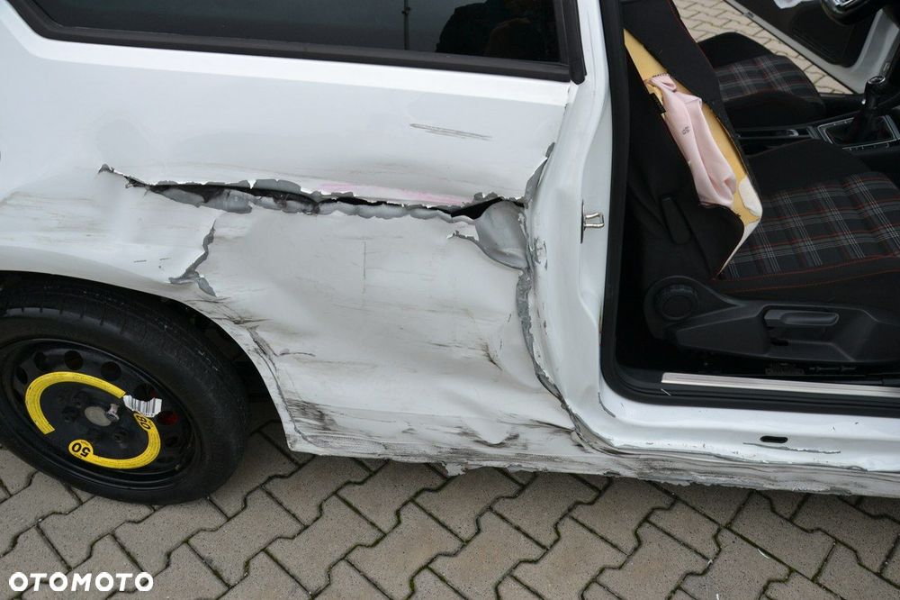 Volkswagen Golf - 11