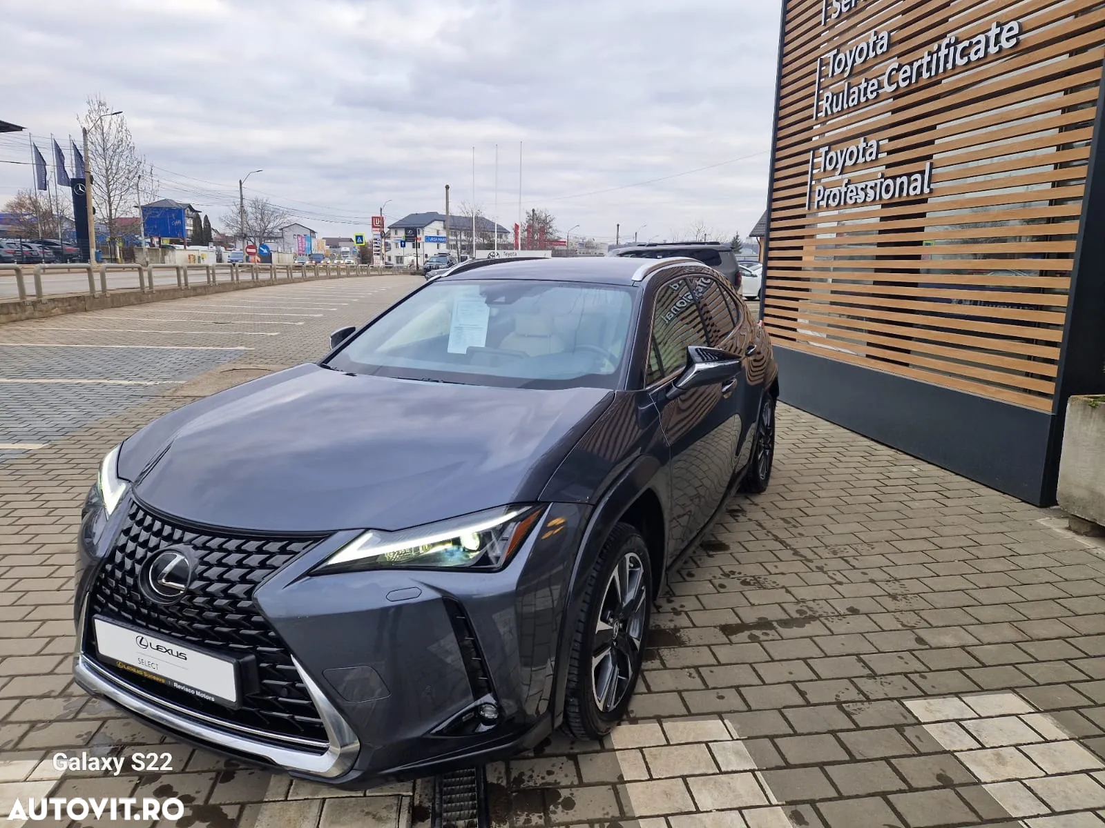 Lexus UX 250h 2.0L HEV 20H- (178 HP) 4X4 CVT Executive - 3