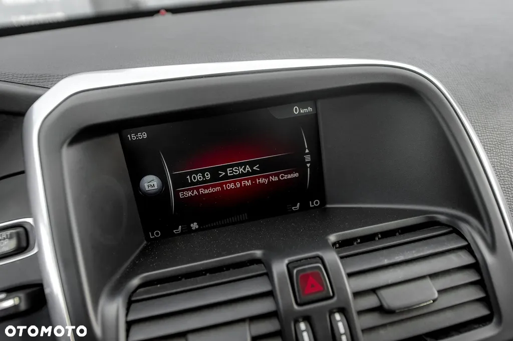 Volvo XC 60 D5 AWD Geartronic Ocean Race - 28