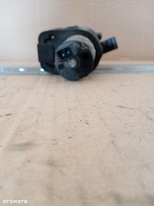 Dodatkowa pompka obiegu wody Mercedes Vito 639 A0028353564 - 5