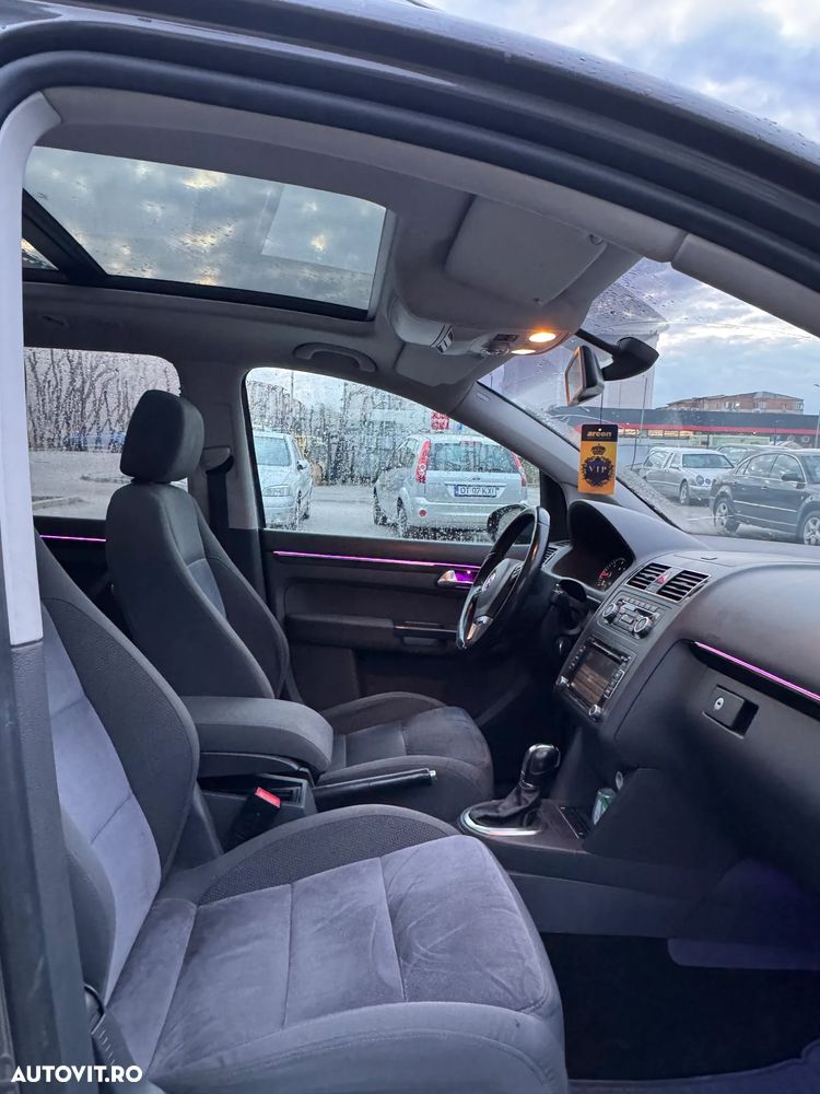 Volkswagen Touran 2.0 TDI DPF Highline DSG - 8