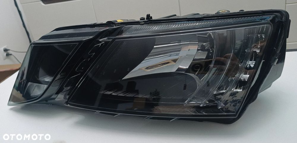 Lampa przód lewa Skoda Octavia III LED Lift zwykła czarna 5E1941015C - 1