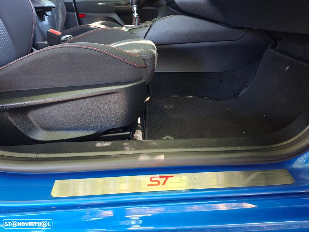 Ford Focus 1.0 EcoBoost ST-Line - 10