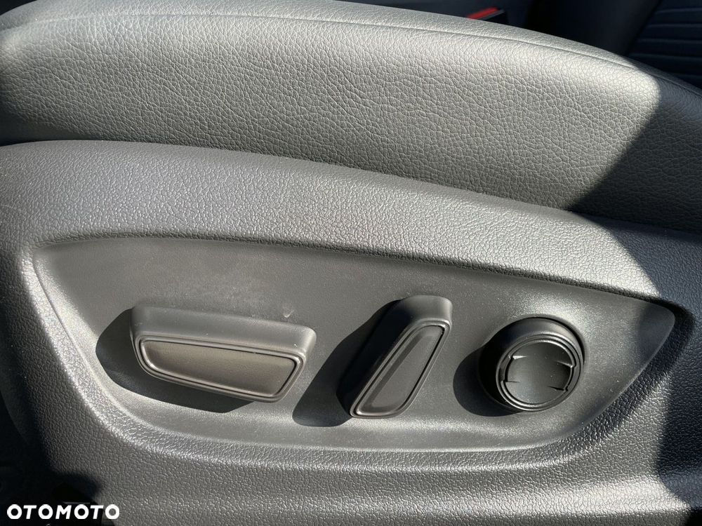 Toyota Camry 2.5 Hybrid Prestige CVT - 24