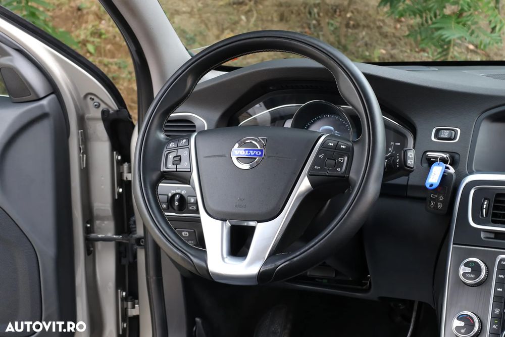 Volvo V60 D6 Plug-In-Hybrid AWD Geartronic Momentum - 8