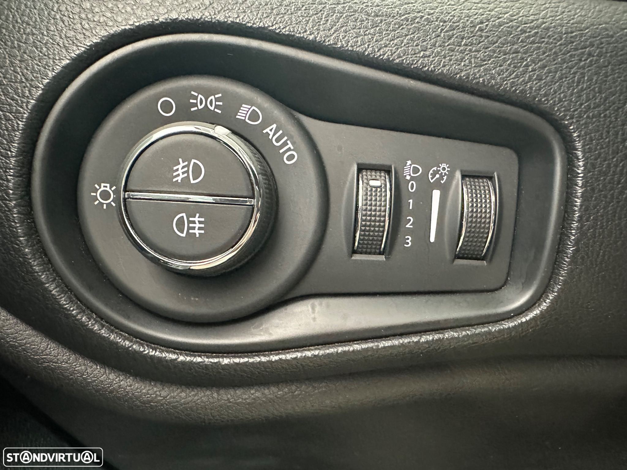 Jeep Renegade 1.6 MJD Limited - 24