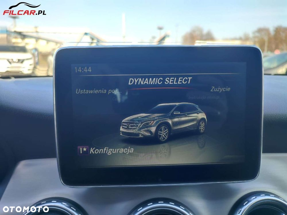 Mercedes-Benz GLA - 13
