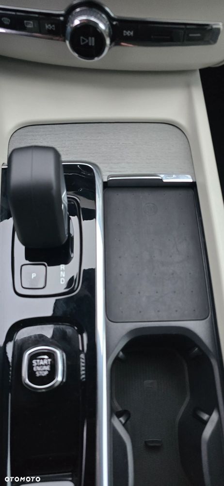 Volvo XC 60 B5 B AWD Plus Dark - 4