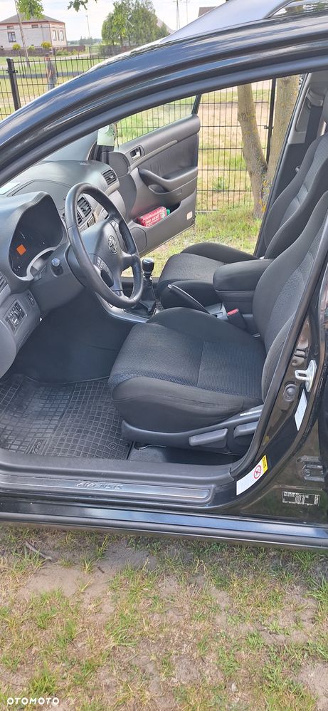 Toyota Avensis 2.0 D-4D - 12