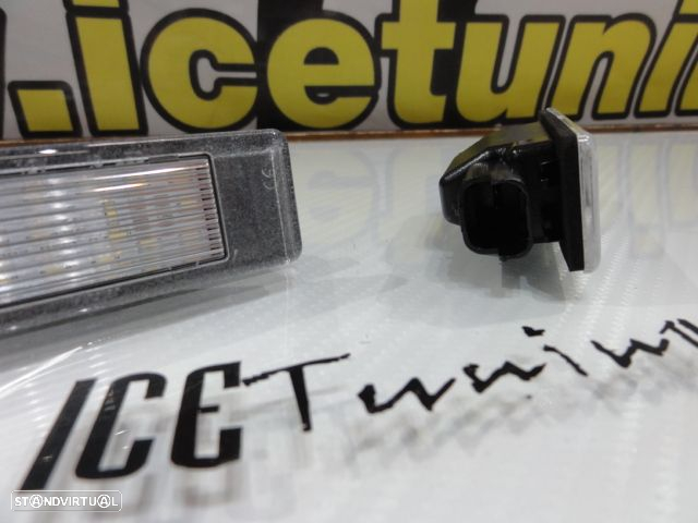 Suporte De Lâmpada De Matricula Com Led Branco Peugeot 106, 1007, 207, 308, 406, 407, 508, 607, 806, 4008, 5008, RCZ, Expert308 CC, 2008, 3008, Citroen Berlingo, C2, C3, C3 Pluriel, C4, C5, C6, C8 - 9
