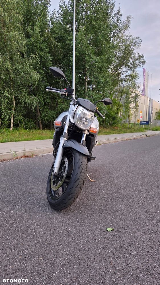 Suzuki GSR - 6