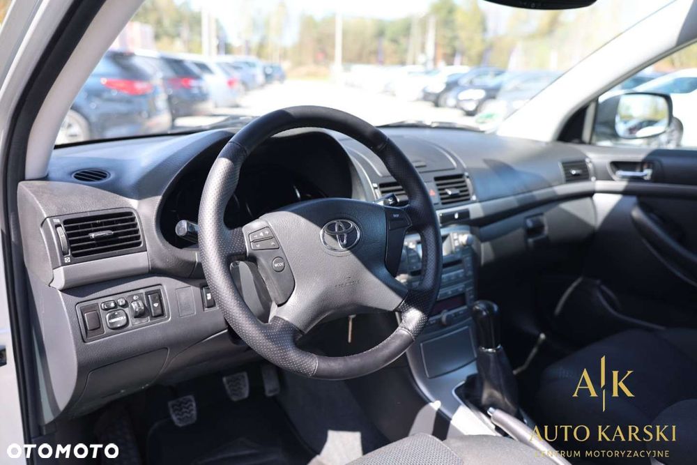 Toyota Avensis - 18