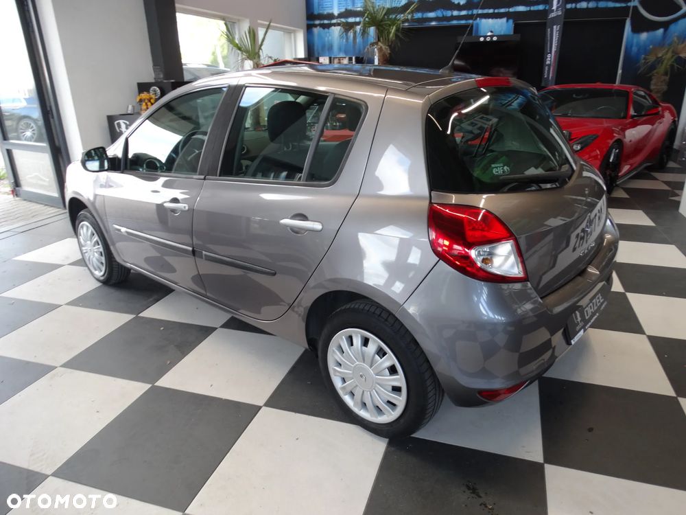 Renault Clio 1.2 16V Authentique - 10