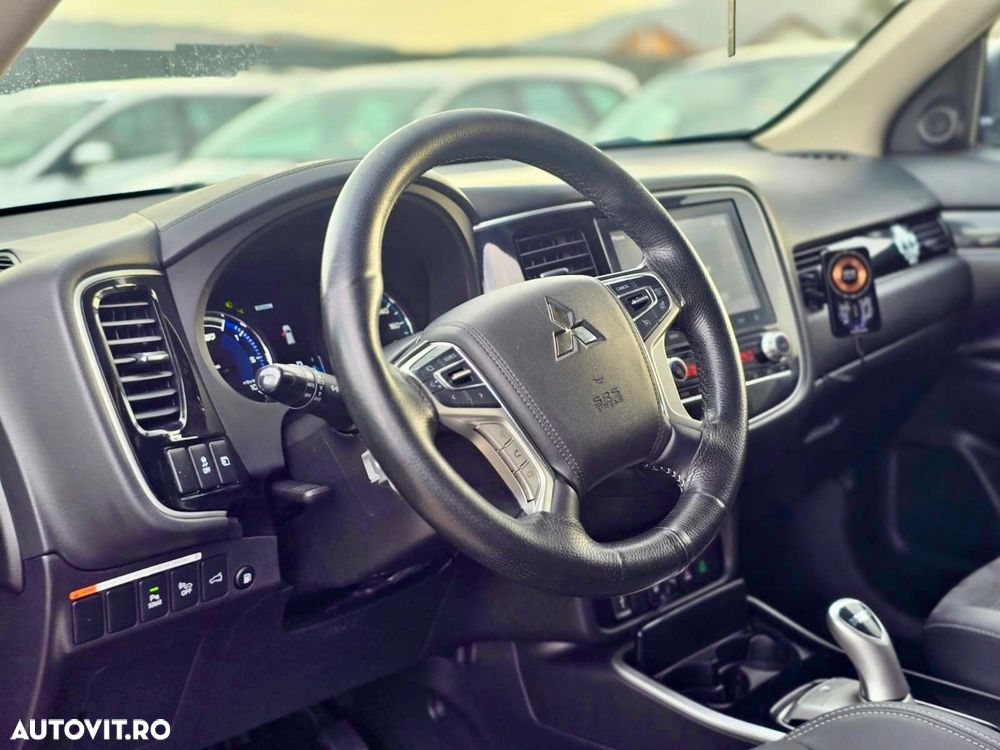 Mitsubishi Outlander PHEV 2.4 L 4X4 Instyle+ - 10