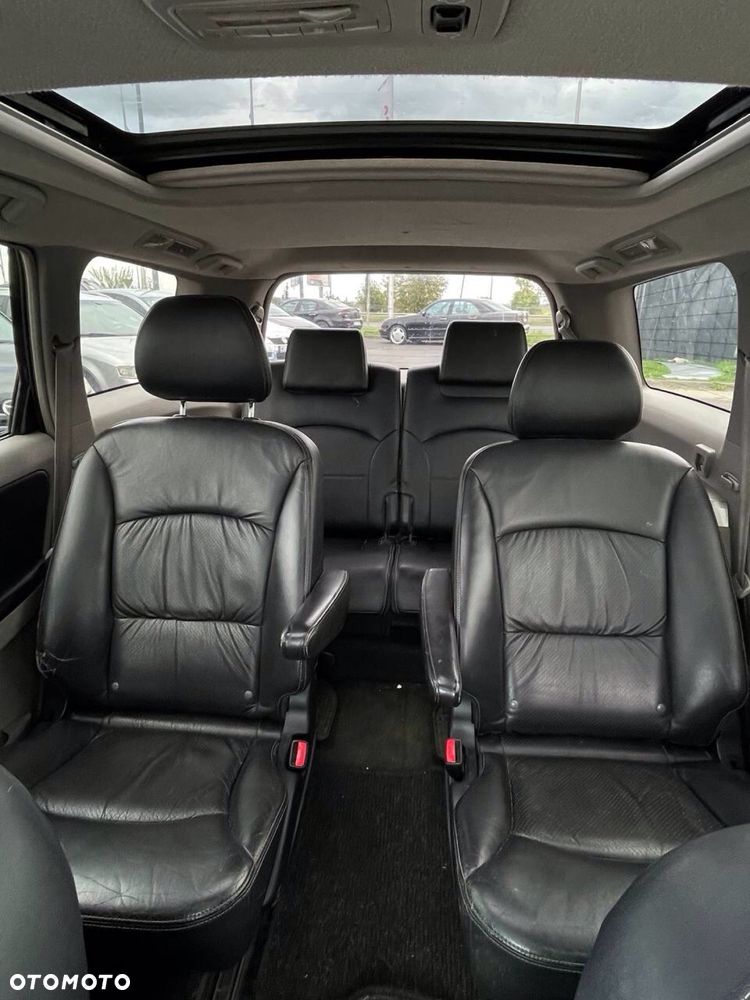 Mitsubishi Grandis - 7