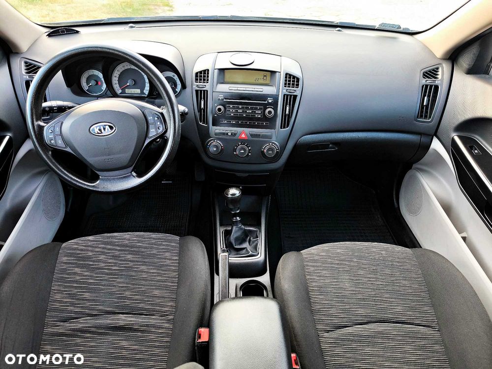 Kia Ceed - 4