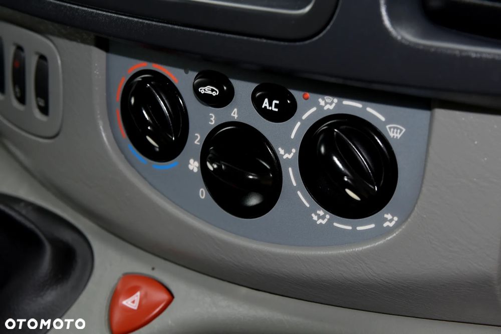 Renault TRAFIC - 16