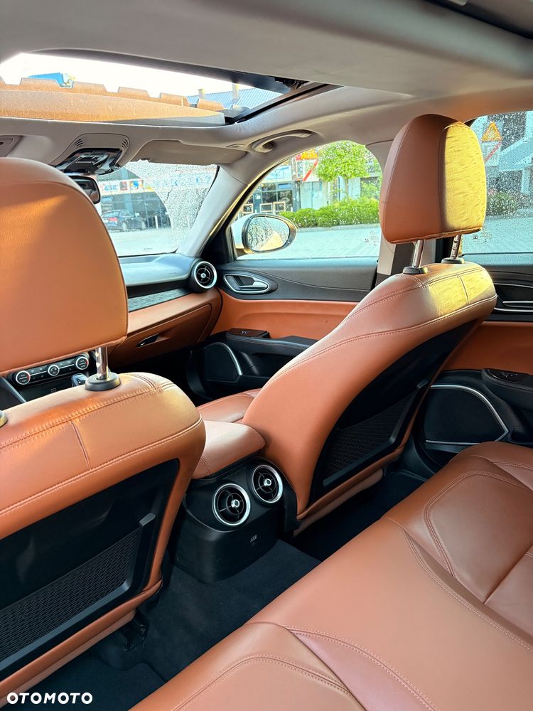 Alfa Romeo Giulia 2.0 Turbo TI Q4 - 12