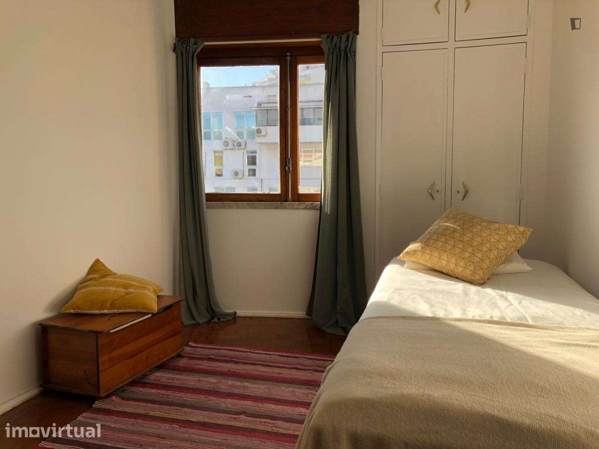Quarto - localizado em Linda-a-Velha Lisbon - Grande imagem: 2/14