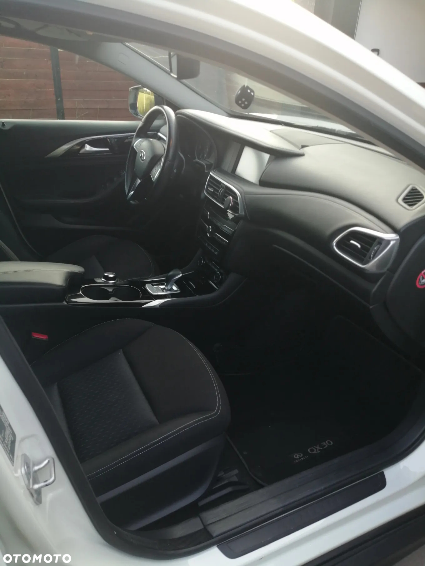 Infiniti QX30 - 6