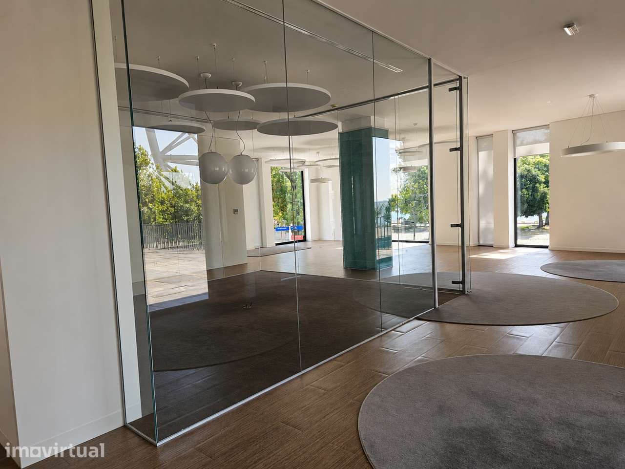 Espaço Comercial Elegante com Vista Panorâmica - Grande imagem: 3/11